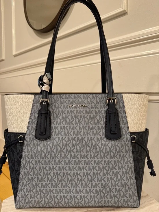 Michael Kors Jet Set Signature Blue White Tote - Picture 5 of 17